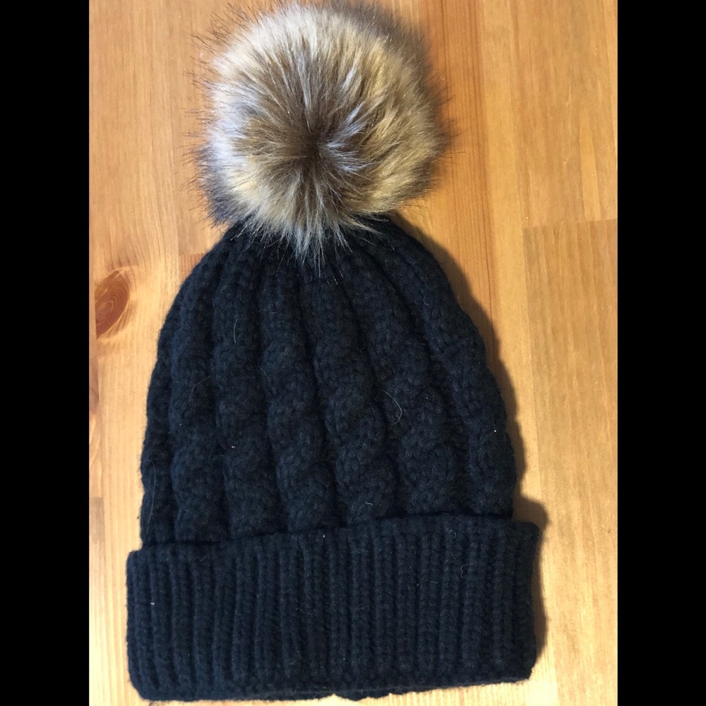 Black Beanie With Faux Fur